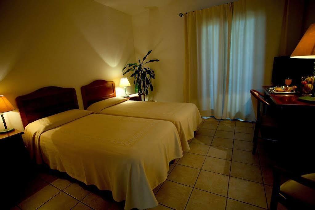 Hotel Moderno Olbia Exterior foto