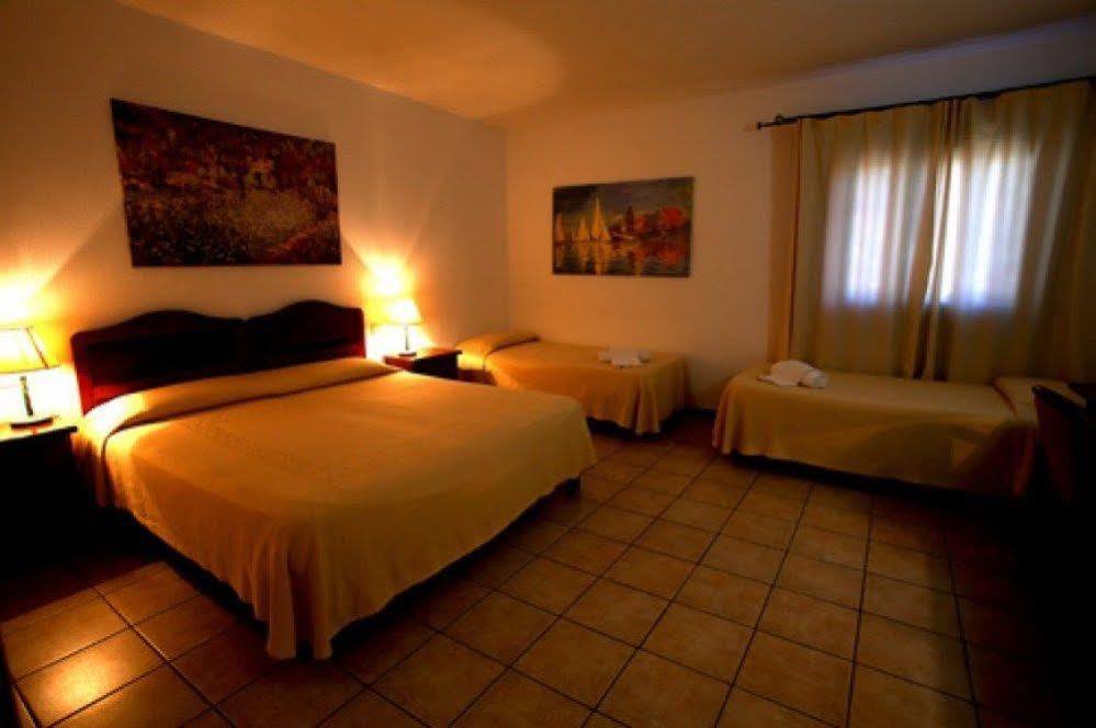 Hotel Moderno Olbia Exterior foto